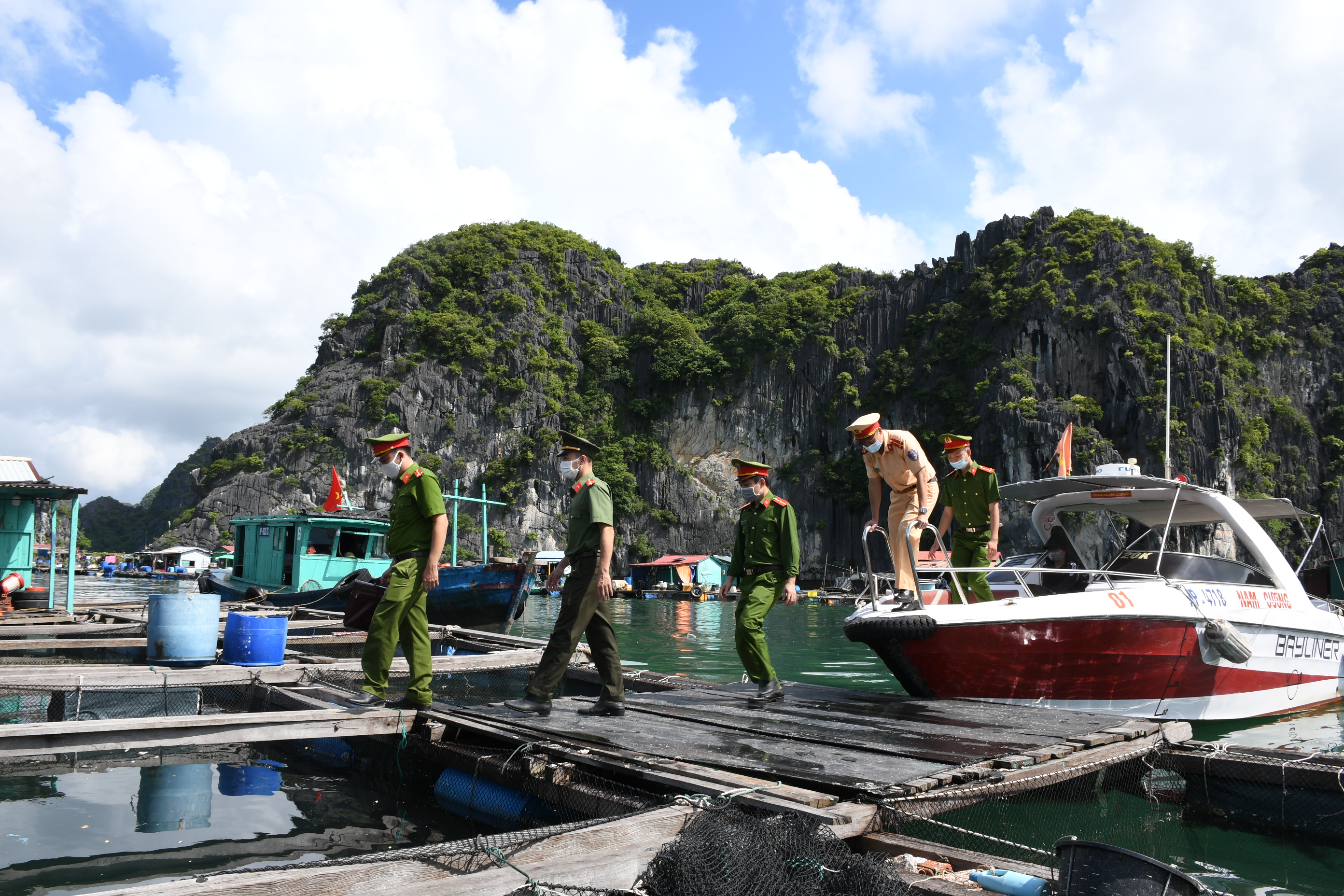 Khối Công an huyện tổ chức 928 buổi tuần tra, chốt điểm bản đảm an ninh trật tự